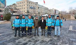 BAŞKAN ÇOLAKBAYRAKDAR: “KAR BEREKET VE RAHMETTİR, HİZMETİMİZ 24 SAAT DEVAM EDİYOR”