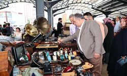 Antikacılar kendi yerinde kendi gününde