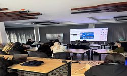 Başkan Büyükkılıç'ın Genç Dostu Projesi Bilişim Akademisi'nde Fen Bilgisi Öğretmen Adaylarına