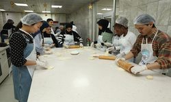 Büyükşehir KAYMEK'ten Yabancı Öğrencilere, Kayseri Yemekleri Kursu ve Yağlama Etkinliği