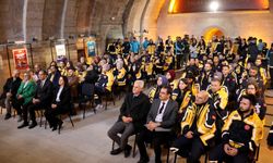 Dereceye giren ekiplere ödül verildi