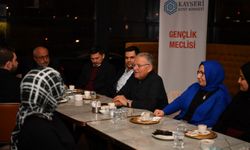 Başkan Büyükkılıç'tan Gençlerle Çay, Kahve Eşliğinde Samimi Sohbet