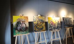 Su galerisinde Sanat ve Bisiklet buluşması