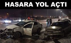 İki otomobilin çarpıştığı kaza