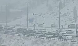 Yoğun kar nedeniyle çevre il ve ilçelere ulaşımda aksamalar yaşandı