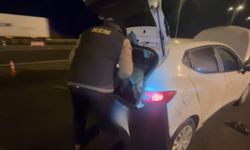 Kayseri'de otomobil koltuk başlığına gizlenmiş uyuşturucu ele geçirildi