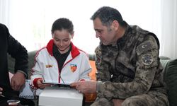 Emniyet Müdürü Aydın’dan şehit kızına karne hediyesi