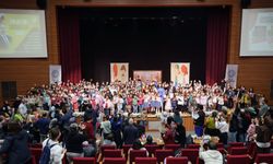 Talas’ta çocuklar tiyatro gösterisi ile eğlendi