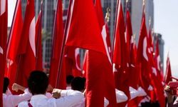 18 milyona yakın öğrenci Pazartesi ders başı yapacak: Okullar Türk Bayraklarıyla donatılacak