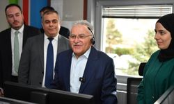 Başkan Büyükkılıç, Kaski'deki 185 Çağrı Merkezi'nde Telefonları Cevapladı