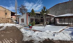 Büyükşehir, Akkışla'da Taziye Evi İhtiyacına ve Halı Saha Tadilatına El Uzattı