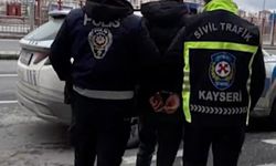 Yüksek ses müzik ile çevreye rahatsızlık veren sürücüye 53 bin liralık cezai işlem ve trafikten men