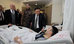 Vali Çiçek'ten operasyonda yaralanan özel harekat polisine ziyaret