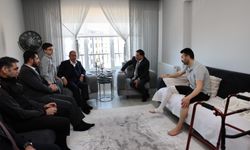 Vali Gökmen Çiçek ve Hulusi Akar’dan yaralı komisere geçmiş olsun ziyareti