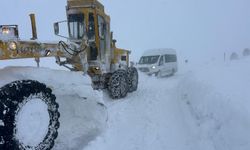 Büyükşehir, kar nedeniyle kapanan 54 mahalle yolunu ulaşıma açtı