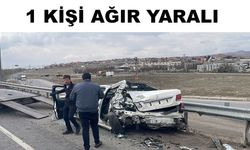 Kayseri’de TIR yol kenarında duran otomobile çarptı