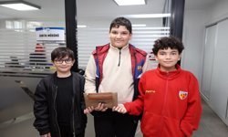 Talaslı Çocuklardan Örnek Davranış