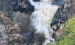 Derebağı Şelalesi’nde Sağanak Yağış Debiyi Artırdı