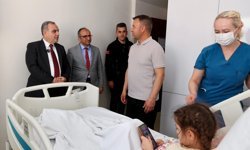 Rektör Altun’dan Tedavi Gören Çocuklara 23 Nisan Ziyareti