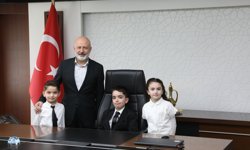 Başkan Çolakbayrakdar, Koltuğu Çocuklara Devretti