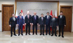 Dışişleri eski Bakanı Çavuşoğlu’ndan Vali Çiçek’e ziyaret
