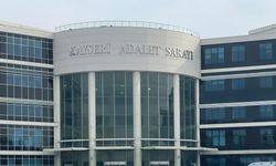 Bir kişinin ölümüyle ilgili 2 kardeş ve babalarının yargılandığı dava yine ertelendi