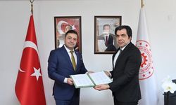 Kayseri OSB’de Başkan Yalçın, yetki belgesini aldı