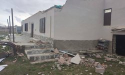 Pınarbaşı’da şiddetli rüzgar müstakil evin çatısını uçurdu