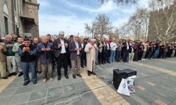 Kayseri’de Yürek Yakan Dua: Eğitimciler Kahramanmaraş İçin Saf Tuttu