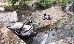 Otomobilin Köprüden Devrildiği Kazada 2 Kardeş Yaralandı