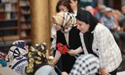 Necmiye Büyükkılıç Ve Sümeyra Çiçek’ten Huzurevi Ziyareti