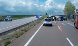 Yoldan Çıkan Otomobil Takla Attı: 1 Ölü 2 Yaralı
