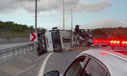 Kayseri’de Mıcır Yüklü Kamyon Devrildi: 1 Yaralı