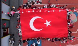 Çocuk Kütüphanesi Miniklerinden A Milli Takıma Yürekleri Isıtan Destek