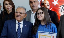 Başkan Büyükkılıç Öğrencilerin Karne Sevincine Ortak Oldu