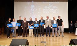 ERÜ’de “2025 Yılı Araştırma Performans Ödül Töreni” Düzenlendi