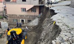 Yeşilhisar'da Heyelan: Sokak Trafiğe Kapatıldı