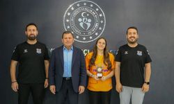 Milli Yüzücü Berilay Batur'dan Bulgaristan'da Üç Madalya
