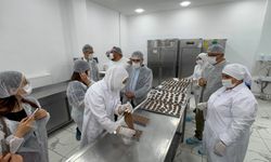 Sarıoğlan'da Kadınlar Ürettikleri Çikolatalarla Aile Ekonomisine Katkı Sağlıyor