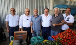 Başkan Öztürk Kapalı Pazar Yerinde Esnaf ve Vatandaşlarla Buluştu