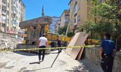 Sahabiye'de İş Kazası; Kepçe Devrildi