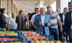 Başkan Büyükkılıç, Günün İlk Işıklarında Hal Esnafını Ziyaret Etti