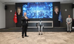 Belediyecilikte Çığır Açan Hamle: İnsansı Robot Mega Basına Tanıtıldı