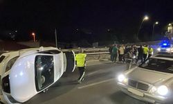 Gece Yarısı Kaza: Çarpışmanın Etkisiyle Araç Yan Yattı!