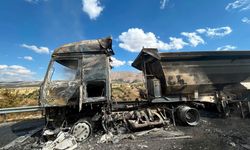 Akkışla’da Kamyon Alevlere Teslim Oldu