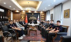 Vali Çiçek, GÖKTİM KartalAir Takımı Dünya Şampiyonlarını Kabul Etti