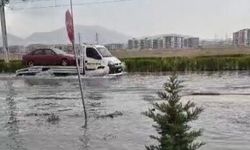 Kayseri'de Şiddetli Yağış Hayatı Felç Etti
