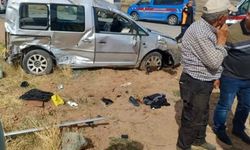 Otomobil ile Hafif Ticari Araç Çarpıştı: 1 Ölü, 3 Yaralı