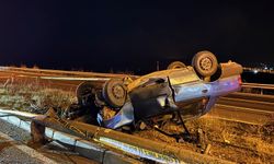 Kayseri’de Otomobil Refüje Devrildi: 2 Yaralı