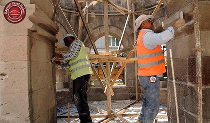 Taş İşçileri, Tarihi Yapıları Restore Ediyor